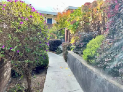 Quiet & Cozy, Walk 2 Shop, Laundry Parking & Patio