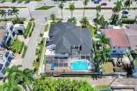 6BR Hollywood Lakes Home with Pool & Spa - Villas