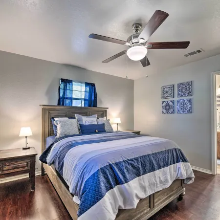 Lakefront Home < 3 Miles to Historic Granbury!