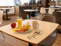 B&B HOTEL Fulda-Hbf - فطور