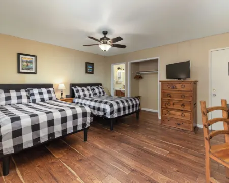 Arnold Meadowmont Lodge Hotels in Arnold