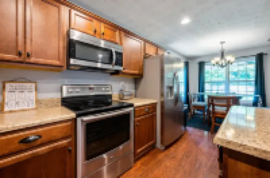 18 Larkspur Ln Emerson Hotels in Emerson