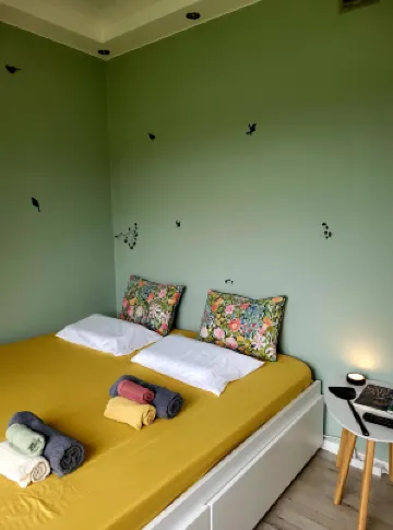 Charming 2-Bedroom Apartment in Rejmyre with Garden View Hotels in 