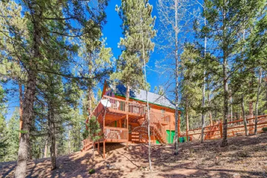 Superb Three Acre Mountain View Home for Reunions/Families