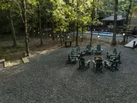 Wine Time Luxury Family Retreat with Heated Pool Hot Tub 4 King Suites Near Broken Bow - Apartments