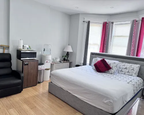 Private 2 Bedrooms, New Shower Bathroom, Massage Seat, Parking ノース・バーゲンのホテル