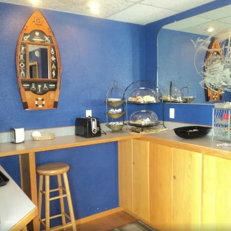 Lighthouse Cove Inn