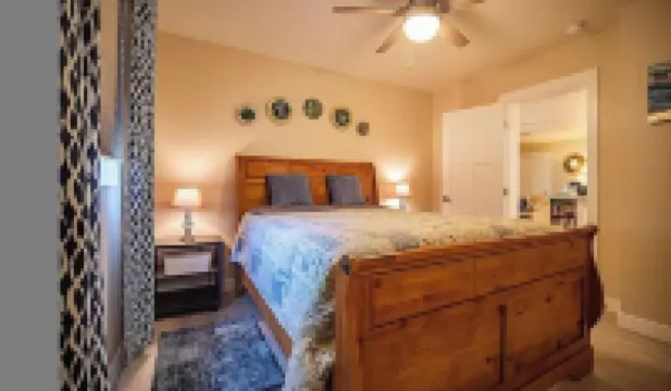 A Quick 5 Minute Drive to the Square!