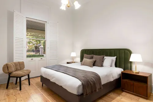Victorian Villa with Pool near CBD