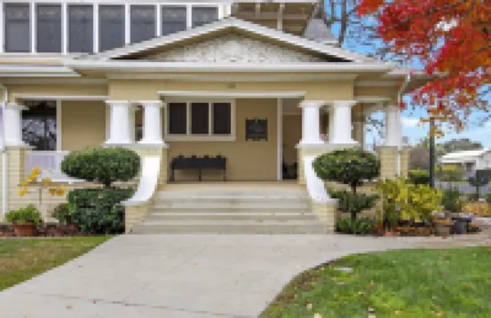 The Spalding House Comfort In Visalia 4 Bdrm Home Pets OK!