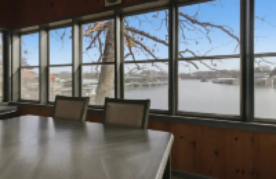 Charming & Cozy Waterfront Cabin at 21mm Near Shorty Pants