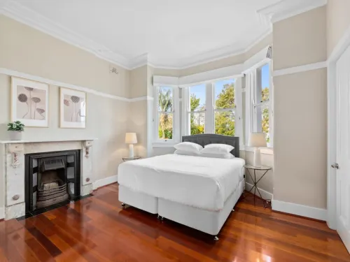 Huge Harbour View Apartment In Historic Home