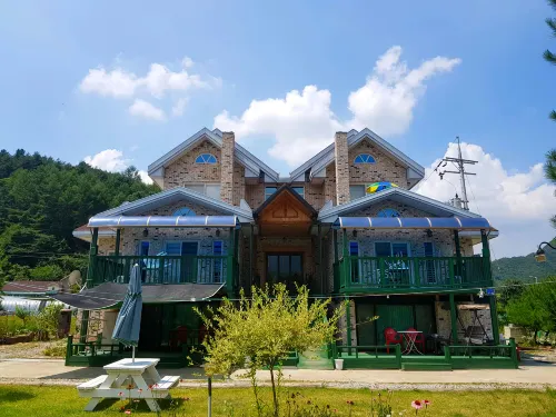 Pension Near Pyeongchang River - Pools