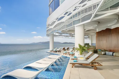 voco Scenia Bay Nha Trang by IHG - Infinity Pools