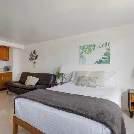 Skyline Island Stay-2 Adjoining Studios