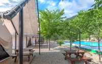 Yangyang Pool&Valley Camping Place - Rooftop Pools