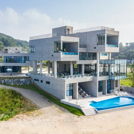 Daebudo (Yeongheungdo) Bohena Pool Villa