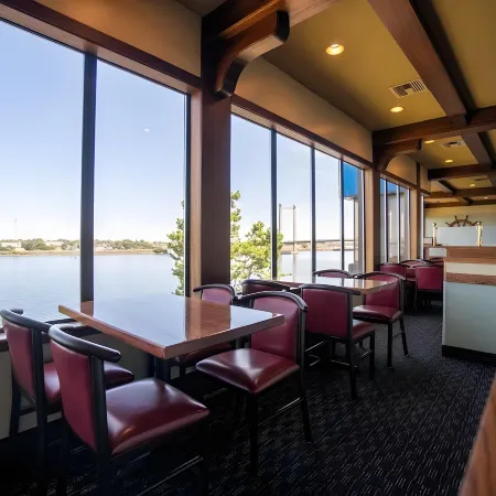 Clover Island Inn