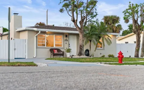 Spotless Family Oasis - Heated Pool, Games & Beach Near