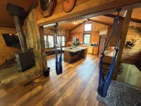 Lakefront Cabin-Giant Covered Porch-Gourmet Kitchen. Boulder Fire Pit! Bliss!!