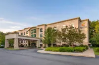Comfort Inn & Suites Lake George Отели в г. 