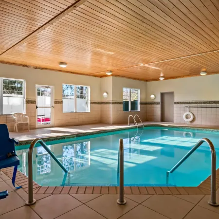 Country Inn & Suites by Radisson, Red Wing, MN