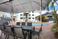 Southport Motel & Apartments - parking