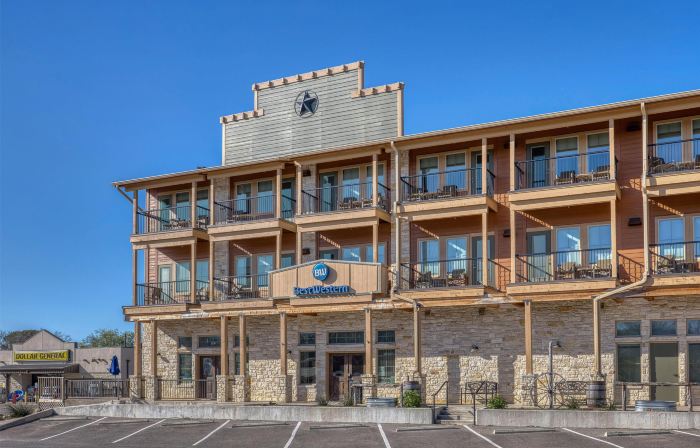 Best Western Bandera Suites  Saloon