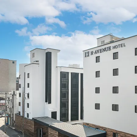 H avenue Hotel Jeonju Deokjin Отели рядом с достопримечательностью «Королевская гробница Чогёндан»