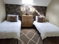 Dernvale House - Double room sleeps 3 - Homestays