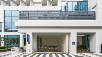 城市住宿洛山海灘 - 停車場