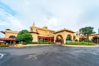 Noor-Us-Sabah Palace - Hot Springs