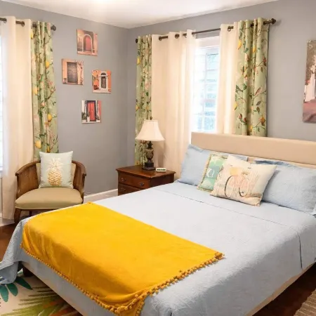 Best Location 5 BD Spacious Family Home- Indianapolis IN
