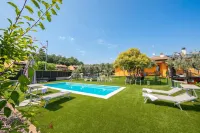 Villa Teresa Apt Lake Garda View 2Br + Pool (Sleeps 6) - Happy Rentals - Pools