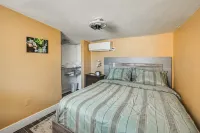 2 Mi to Public Pool! Cozy Naples Cottage w/ Patio - Homestays