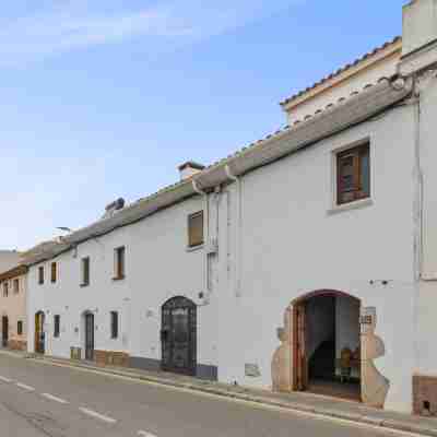 Casa con patio, piedra y luz natural Others