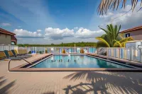 Captain's Table Hotel by Everglades Adventures - parking