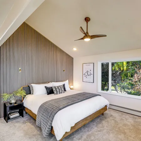 Snow Goose Point: Stunning Views & New Hot Tub!