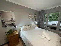 Luxury Stay in Pretoria! Fast Wi-Fi and Free Parking Hotels near Waltloo Train Station