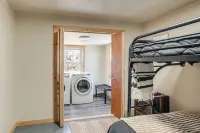 Lake Days, Trails & More! Updated Apt in Mineville -  Appartamenti vacanze