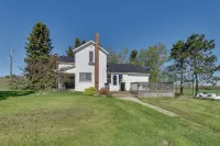 3 Miles to Torch Lake! Farmhouse w/ Vineyard View - 2-Sterne