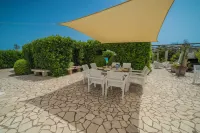 Villa Lisa with Huge Pool and Garden - Happy Rentals - Villas