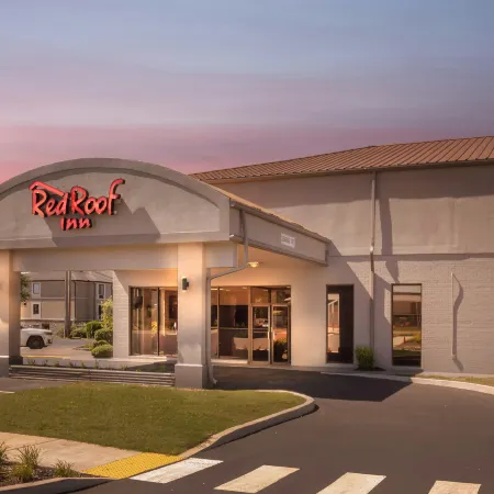 Red Roof Inn & Suites Manchester, TN