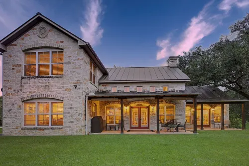 River House 4-bdr Luxury Riverfront Estate - 4-Star