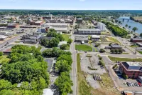 Modern 1BD Condo - Downtown Walkable to F&M Bank Arena - Alloggi