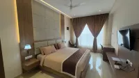Hotel Vahini Grand - Parkplatz