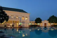 DLF Club 4 - Swimmingpools