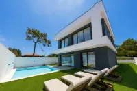 By the Sea | 5-Suite Villa with Private Pool - مسبح