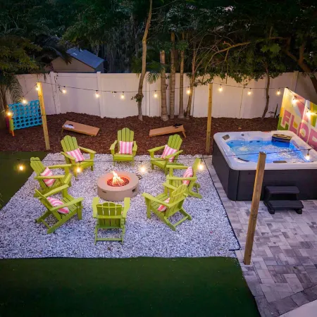 Backyard Oasis Heated Pool Tiki Bar Hot Tub