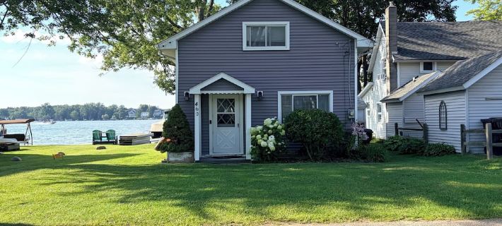 Wampler’s Lake Adorable 3-bedroom Lakefront Cottage 🏡🐟🛶☀️ Отели в г. Ленауи Каунти